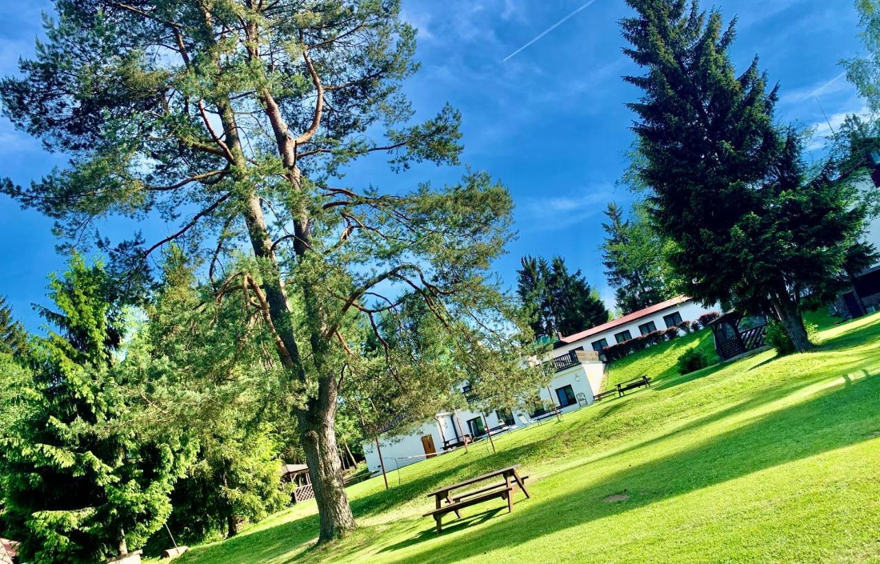 Hotel A Penzion Pegas Vlachovice Екстер'єр фото