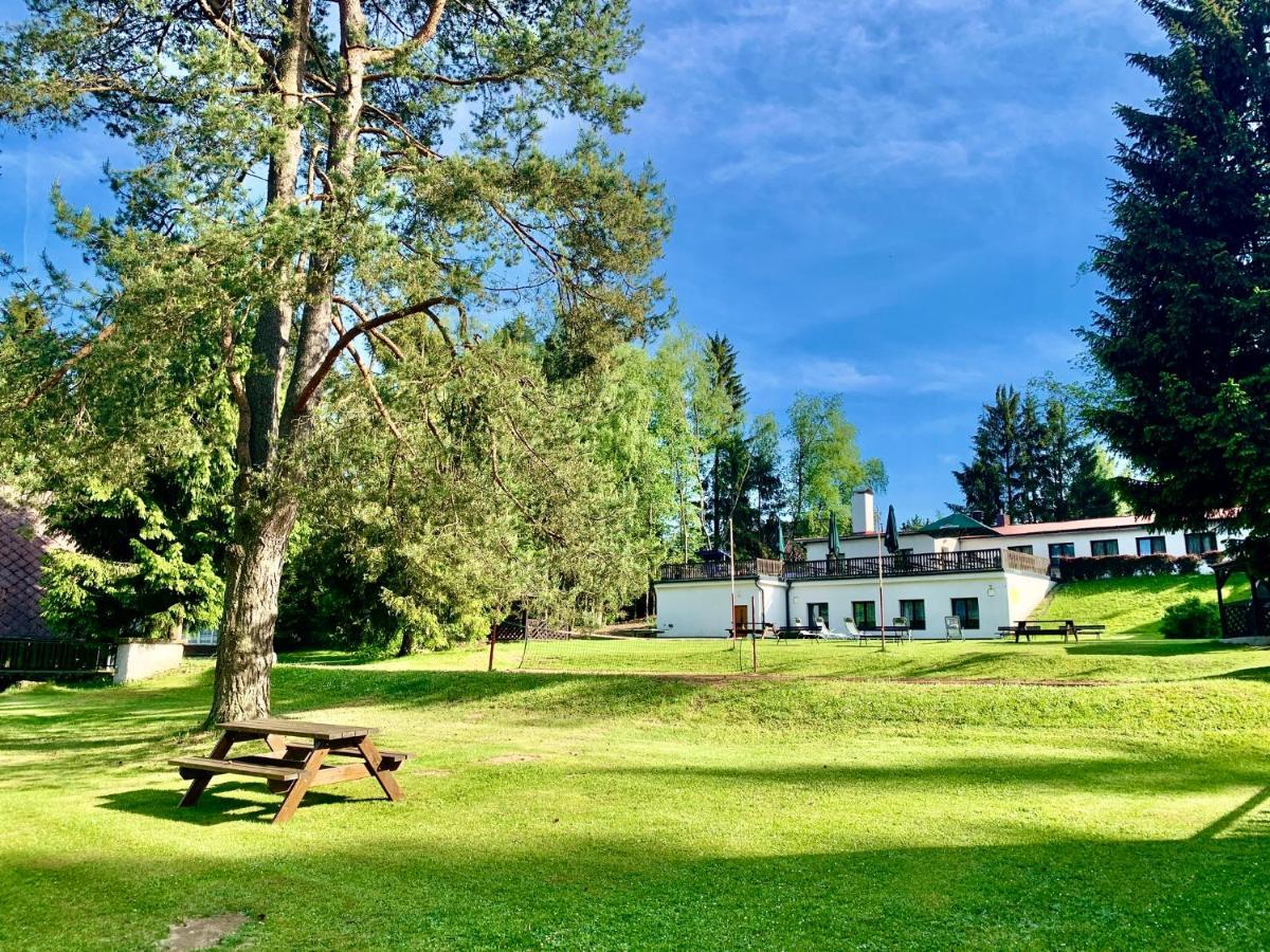 Hotel A Penzion Pegas Vlachovice Екстер'єр фото