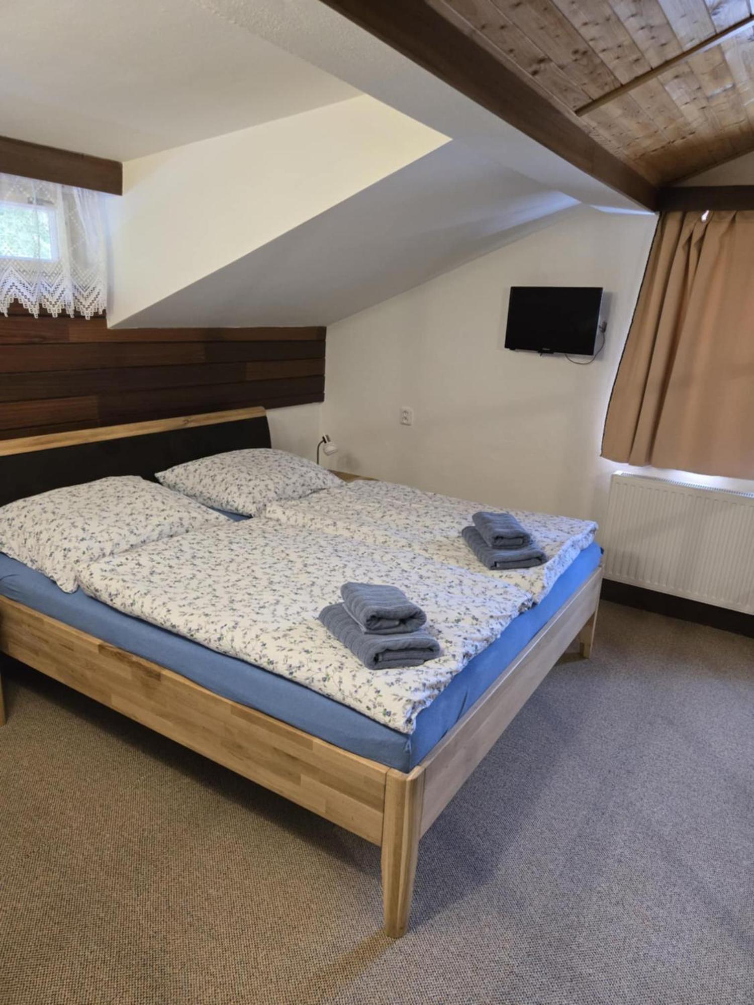 Hotel A Penzion Pegas Vlachovice Екстер'єр фото